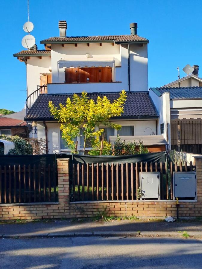 Charming House In Marina Di Ravenna With Fenced Garden Villa Exterior photo